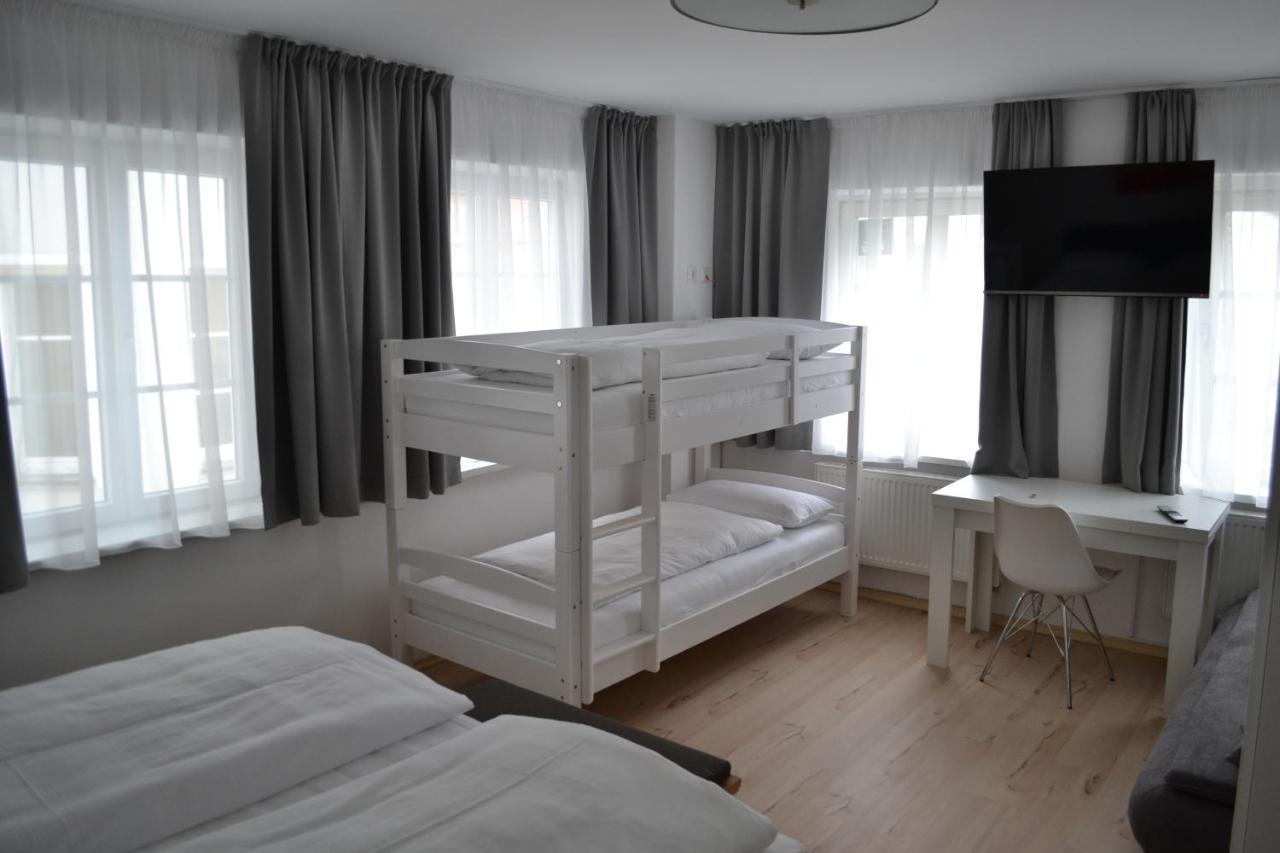 Platia - Rooms Guenzburg Ngoại thất bức ảnh