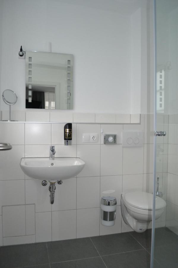 Platia - Rooms Guenzburg Ngoại thất bức ảnh