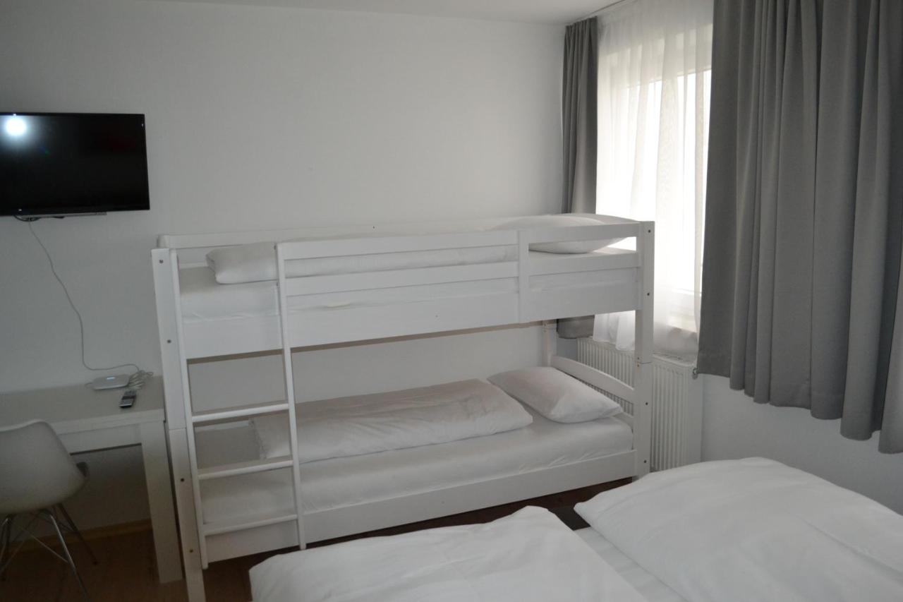Platia - Rooms Guenzburg Ngoại thất bức ảnh