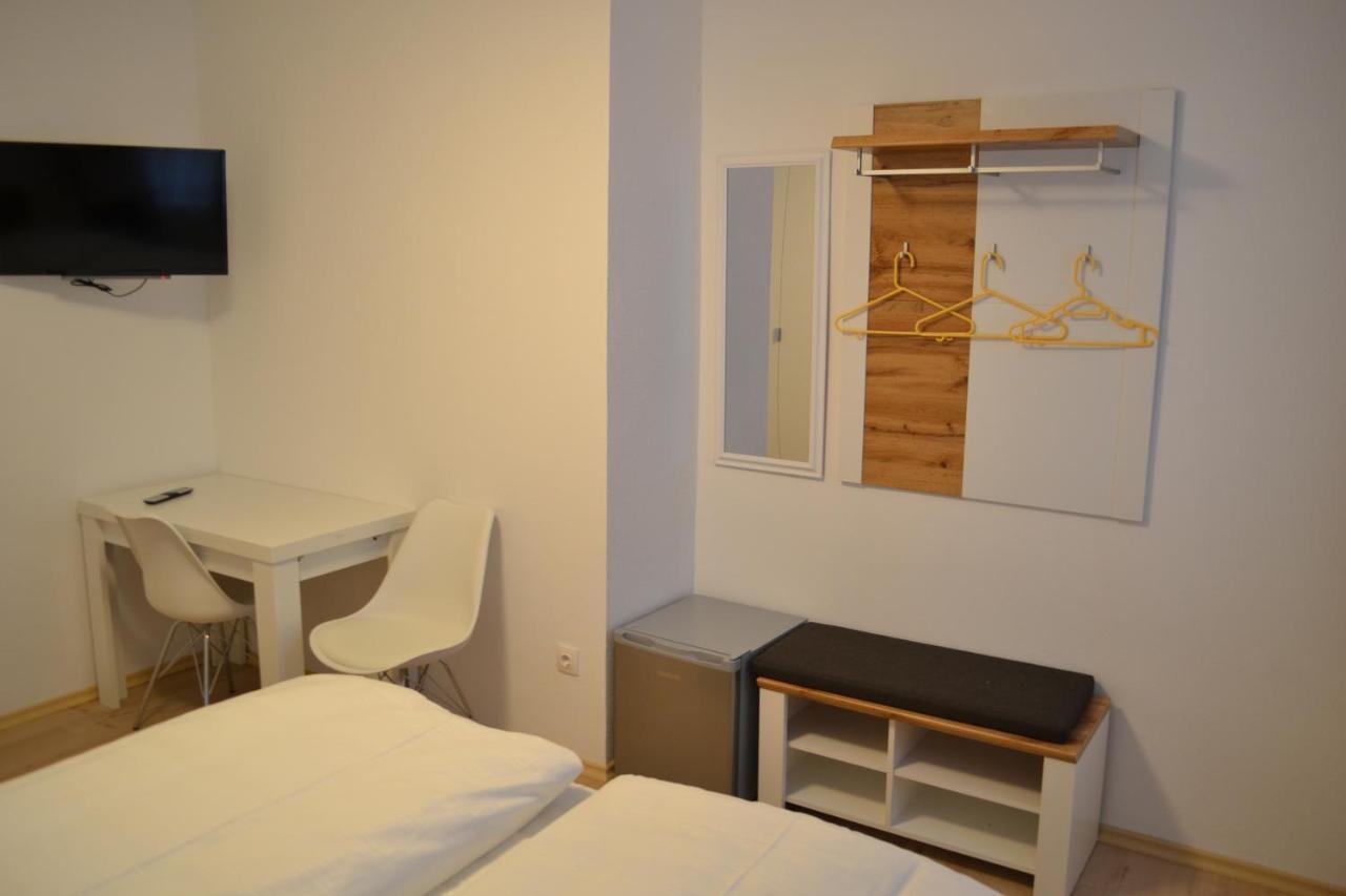 Platia - Rooms Guenzburg Ngoại thất bức ảnh