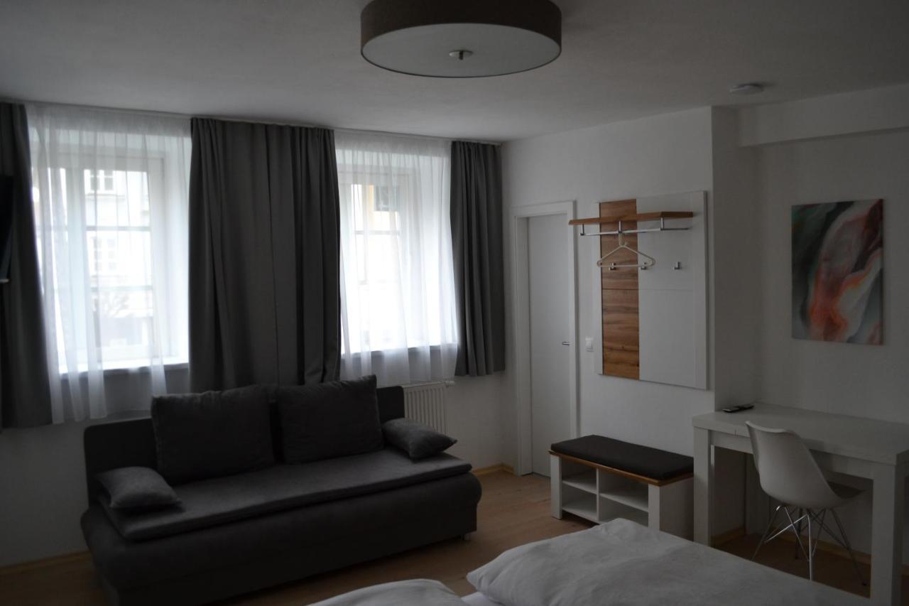 Platia - Rooms Guenzburg Ngoại thất bức ảnh